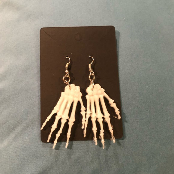 π Spooky Handmade Skeleton Hands Earrings - Picture 1 of 2